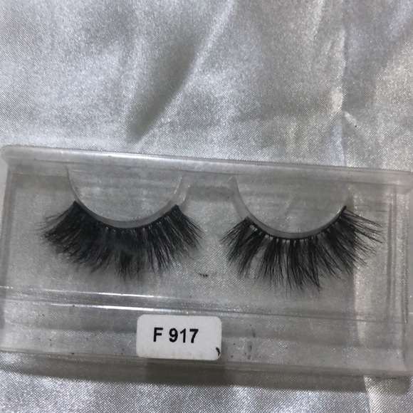 Eye lashes - Picture 5 of 10